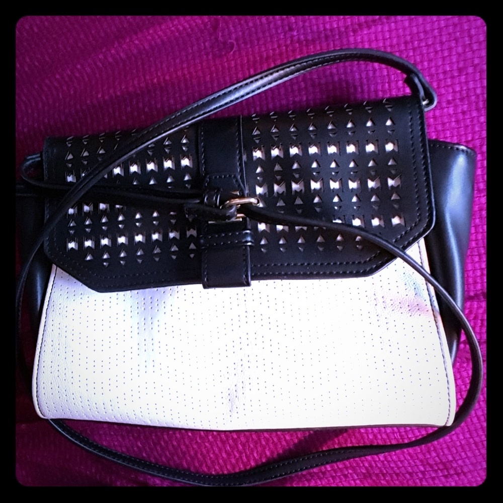 🌴 Danielle Nicole bag w/adjustable shoulder strap